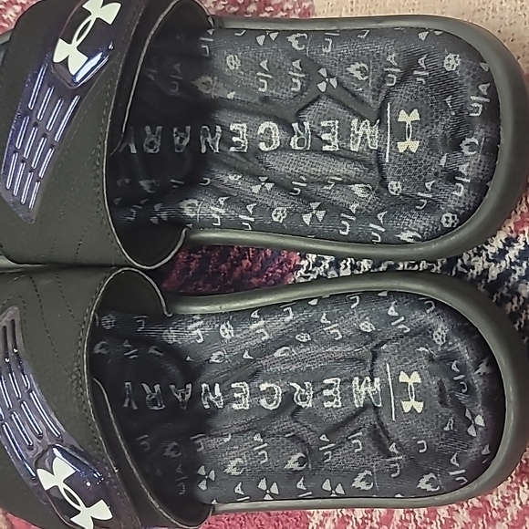Under Armour Slides size 5 - Picture 3 of 4